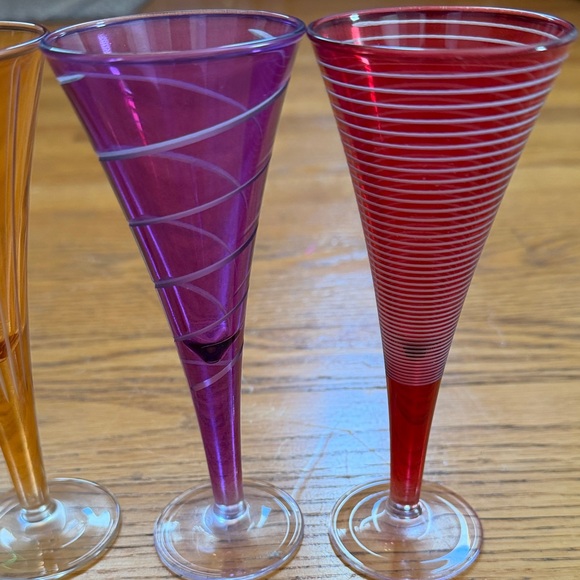 Vintage Etched Colorful Patterned Glasses Approx 6.5 inches tall 2.5 in width - Picture 7 of 16